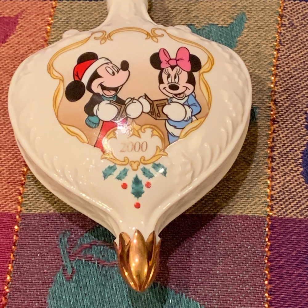 Lenox 2000 Disney Annual Ball Ornament - Caroling - Picture 2 of 3
